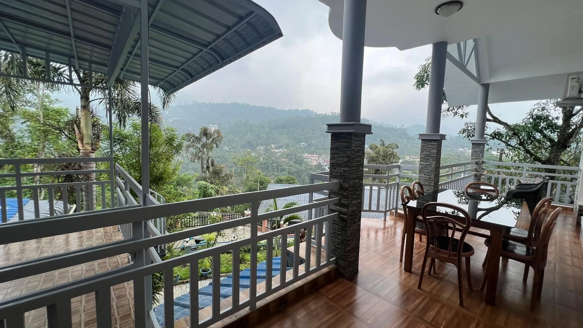 Bed and Breakfast Munnar Blue Mist Frühstückspension