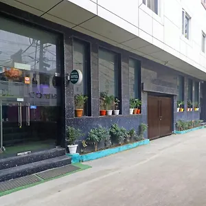 Hotel Smart Plaza Hotel-at Airport New Delhi