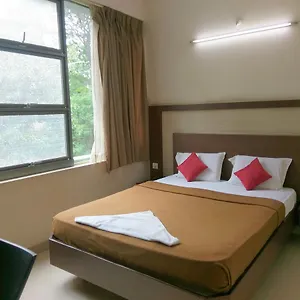  Lodge Banyan Tree Comforts Inde
